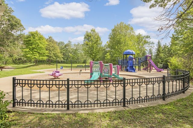 11004 Oak Knoll Terrace N, Hopkins, MN 55305