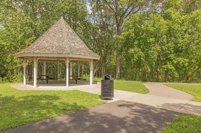 11004 Oak Knoll Terrace N, Hopkins, MN 55305