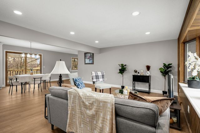 11004 Oak Knoll Terrace N, Hopkins, MN 55305