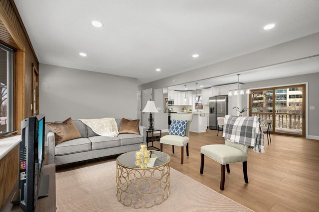 11004 Oak Knoll Terrace N, Hopkins, MN 55305