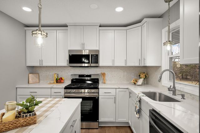 11004 Oak Knoll Terrace N, Hopkins, MN 55305