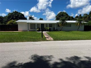 8435 SW 156th St, Palmetto Bay, FL 33157