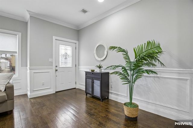 10 Glen Street, Cliffside Park, NJ 07010