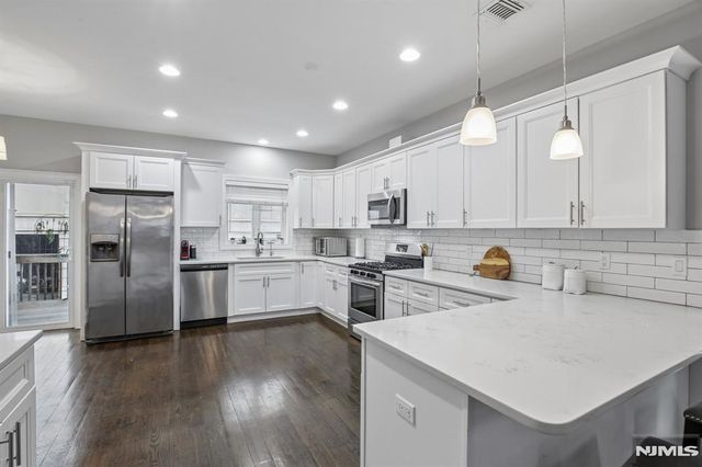 10 Glen Street, Cliffside Park, NJ 07010