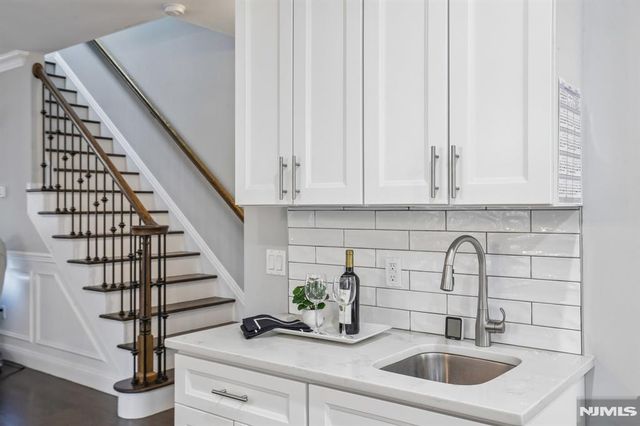 10 Glen Street, Cliffside Park, NJ 07010