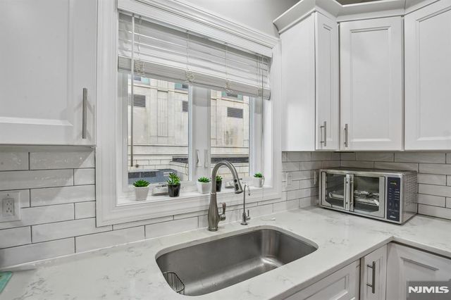 10 Glen Street, Cliffside Park, NJ 07010