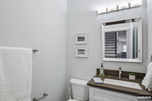 10 Glen Street, Cliffside Park, NJ 07010