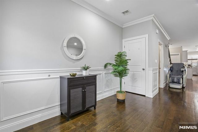 10 Glen Street, Cliffside Park, NJ 07010