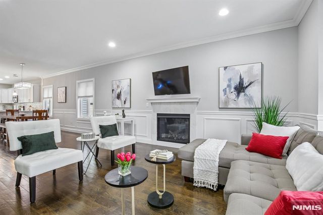 10 Glen Street, Cliffside Park, NJ 07010