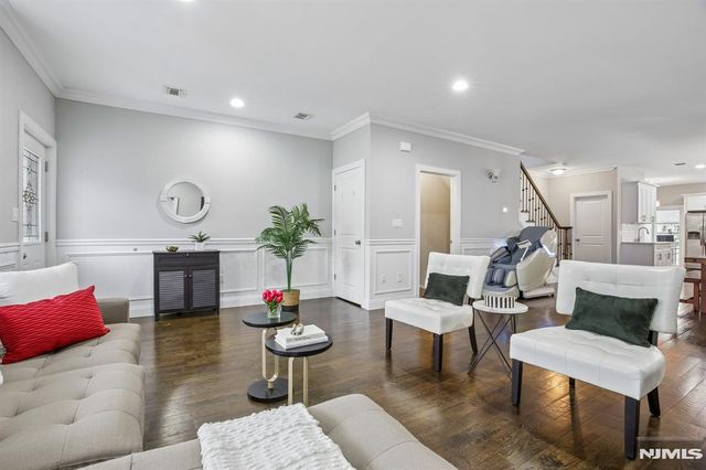 10 Glen Street, Cliffside Park, NJ 07010