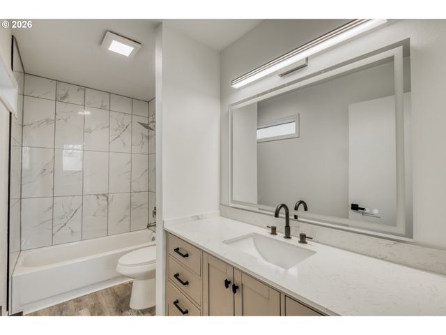 11525 Se FLAVEL St, Portland, OR 97266
