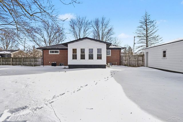 226 S Seventh Street, Tittabawassee Twp, MI 48623