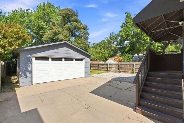 1607 N Fairview, Wichita, KS 67203