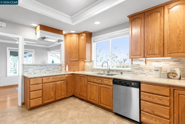 2081 Essenay Ave, Walnut Creek, CA 94597