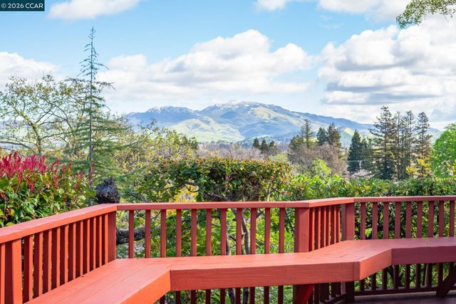 2081 Essenay Ave, Walnut Creek, CA 94597