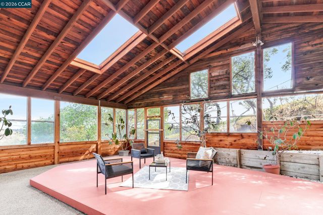 2081 Essenay Ave, Walnut Creek, CA 94597