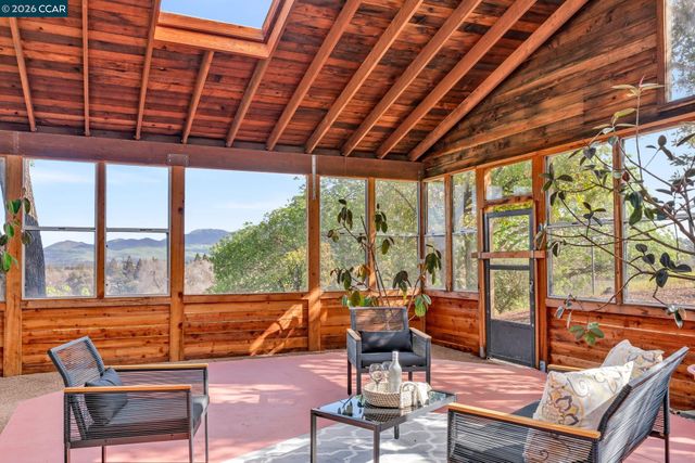 2081 Essenay Ave, Walnut Creek, CA 94597