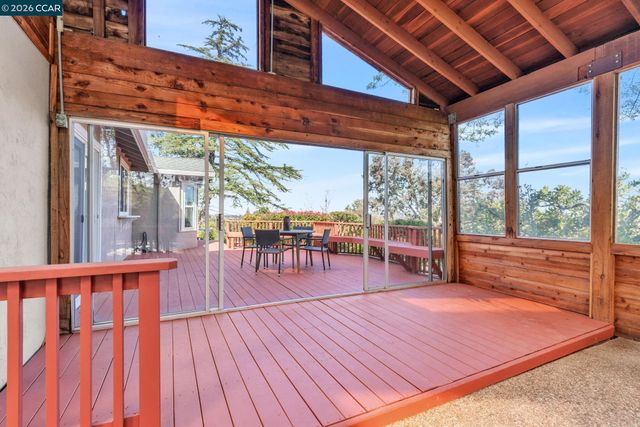 2081 Essenay Ave, Walnut Creek, CA 94597