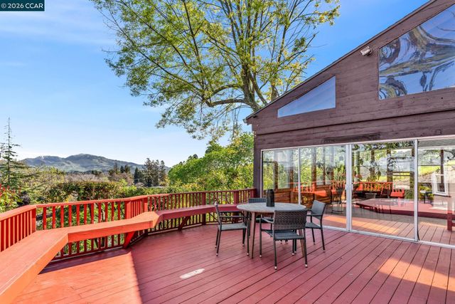 2081 Essenay Ave, Walnut Creek, CA 94597