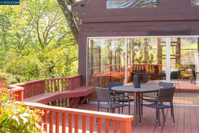 2081 Essenay Ave, Walnut Creek, CA 94597