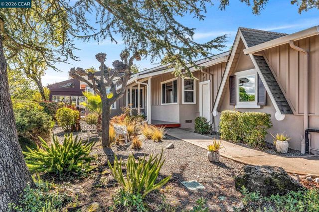 2081 Essenay Ave, Walnut Creek, CA 94597