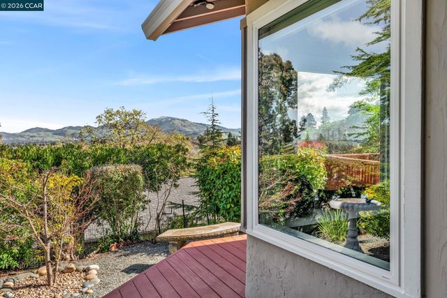 2081 Essenay Ave, Walnut Creek, CA 94597