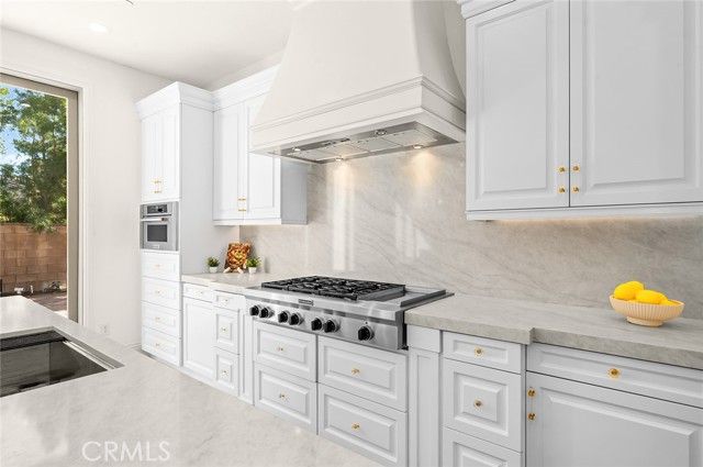 37 Preston, Tustin, CA 92782