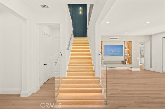 37 Preston, Tustin, CA 92782