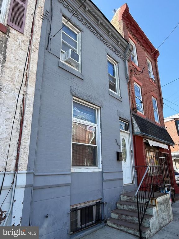 742 W MOYAMENSING AVE, PHILADELPHIA, PA 19148 — photo 2
