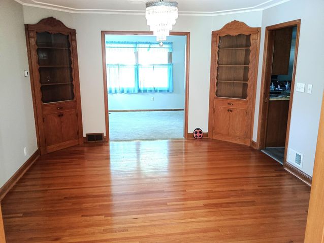 1629 Ridgewood Lane S, Roseville, MN 55113