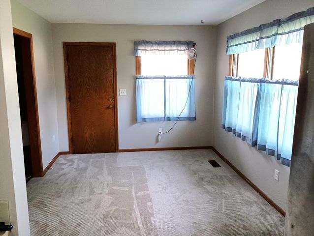 1629 Ridgewood Lane S, Roseville, MN 55113