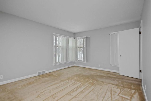 1629 Ridgewood Lane S, Roseville, MN 55113