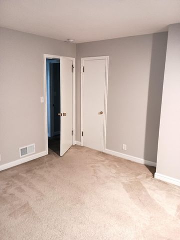 1629 Ridgewood Lane S, Roseville, MN 55113