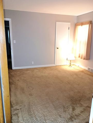 1629 Ridgewood Lane S, Roseville, MN 55113