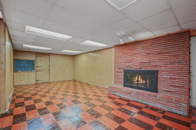 1629 Ridgewood Lane S, Roseville, MN 55113