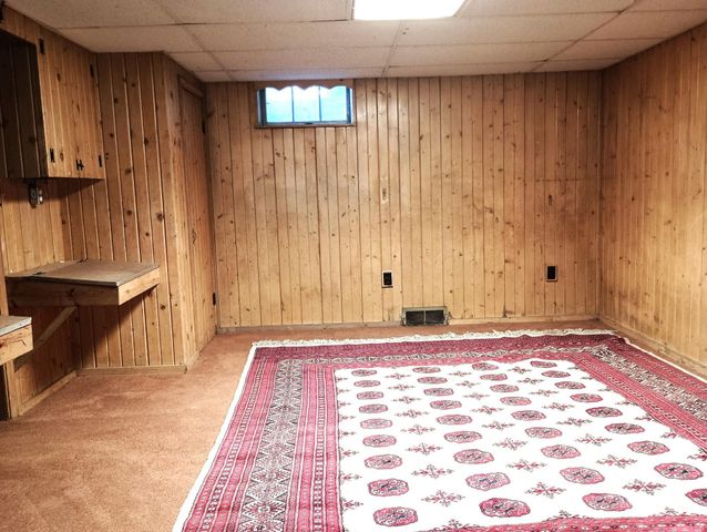 1629 Ridgewood Lane S, Roseville, MN 55113