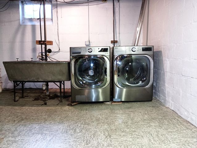 1629 Ridgewood Lane S, Roseville, MN 55113