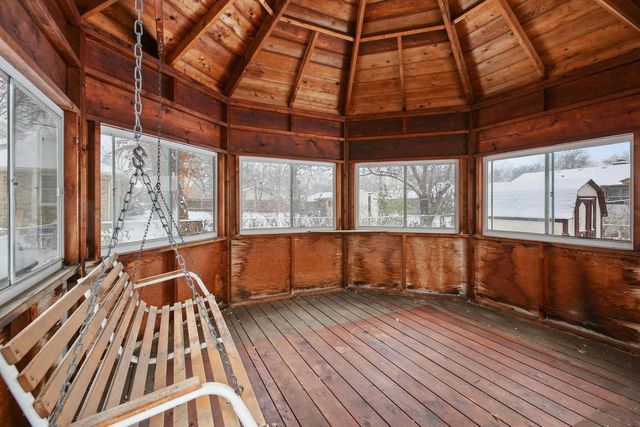 1629 Ridgewood Lane S, Roseville, MN 55113