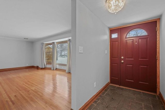 1629 Ridgewood Lane S, Roseville, MN 55113