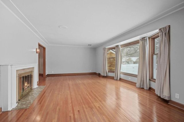 1629 Ridgewood Lane S, Roseville, MN 55113