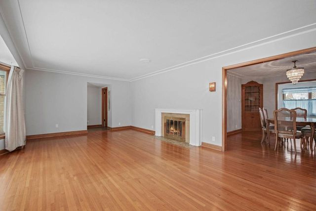 1629 Ridgewood Lane S, Roseville, MN 55113