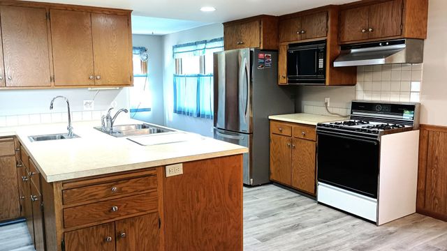 1629 Ridgewood Lane S, Roseville, MN 55113