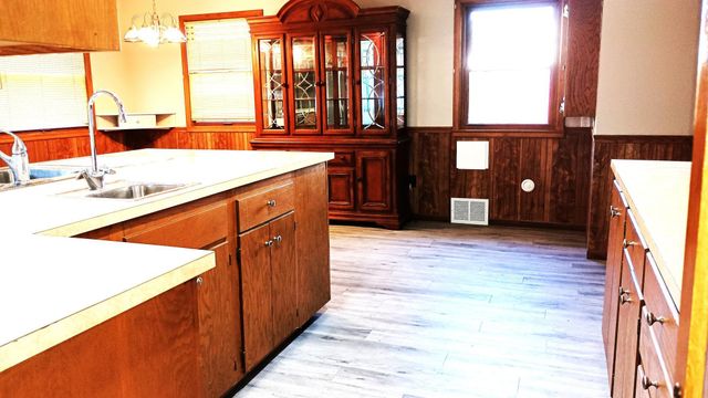 1629 Ridgewood Lane S, Roseville, MN 55113