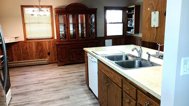 1629 Ridgewood Lane S, Roseville, MN 55113