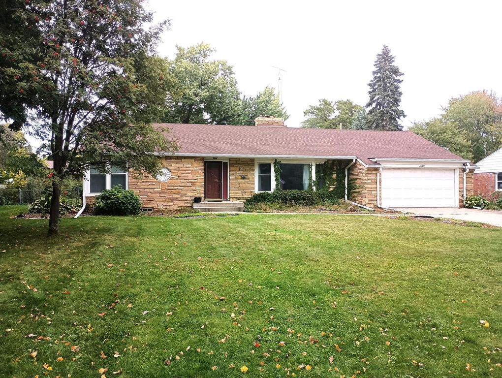 1629 Ridgewood Lane S, Roseville, MN 55113