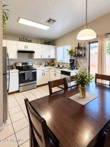 8634 W MARIPOSA Drive, Phoenix, AZ 85037