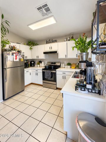 8634 W MARIPOSA Drive, Phoenix, AZ 85037