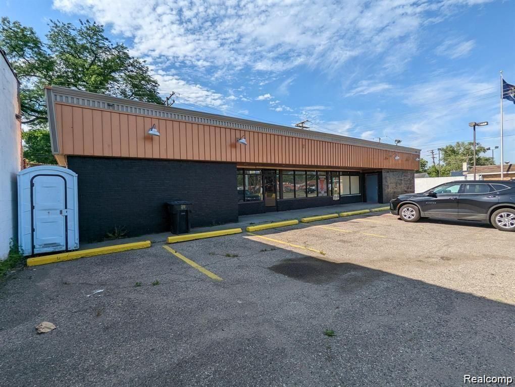 17651 E Warren Avenue, Detroit, MI 48224