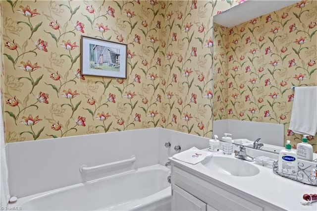 226 Pinetuck Lane, Winston-salem, NC 27104
