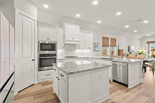 111 Chinaberry BND, Bastrop, TX 78602